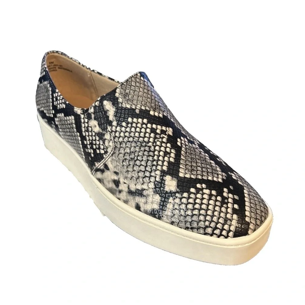 Baretraps Womens Yannah Slip On Sneaker size 6